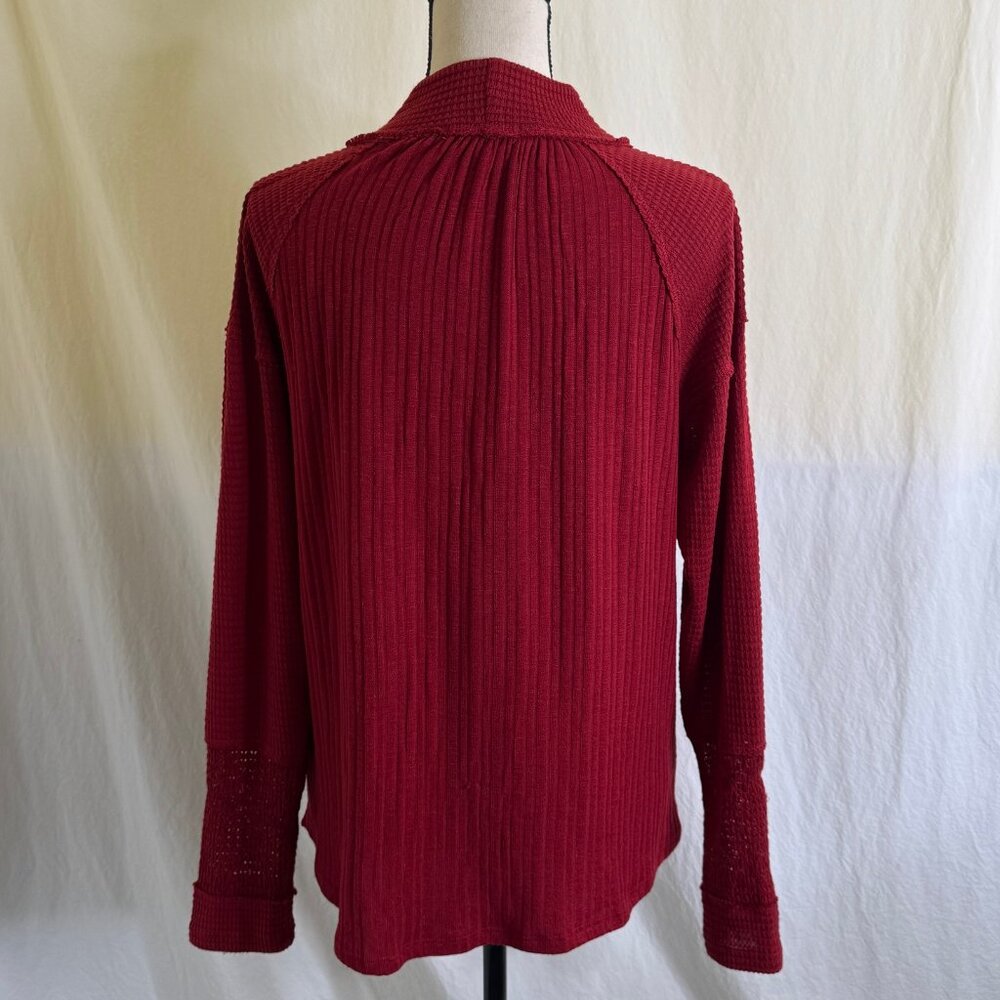 Maurice’s Burgundy Red Mock Neck Long Sleeve Top Size L Exposed Rough Seams - Picture 3 of 8